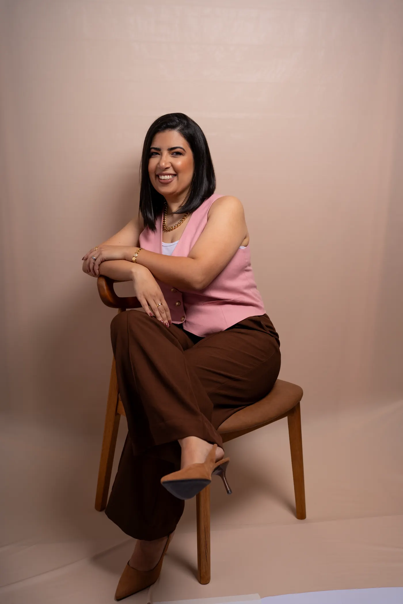 Claudia Marques sorrindo em foto do evento Sexualidade, Fé e Casamento